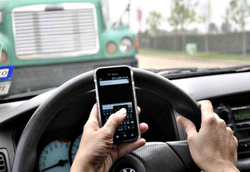 MeganoticiasMx's tweet image. #Textear podría convertirse en motivo de #cárcel #MNTVC ow.ly/FGO8307of0v