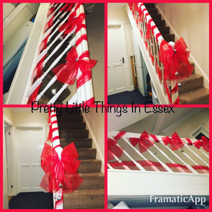 PrettyLittle35's tweet image. #prettylittlethingsinessex #stairsbows #Christmas #red