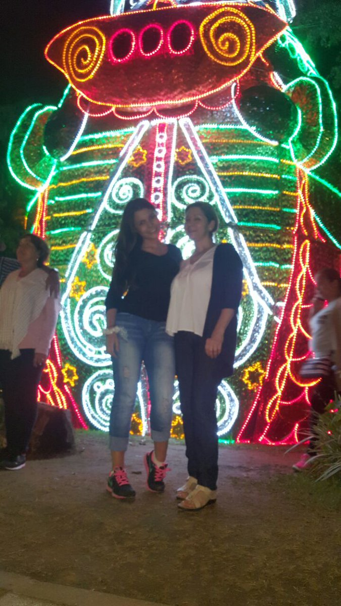 adrioquendo12's tweet photo. Navidad navidad llego navidad 🎄🎁 https://t.co/tFfyfKFkcs