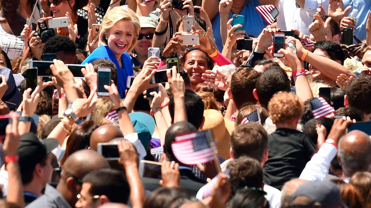 HillaryPix's tweet photo. When you feel overwhelmed remember you are not alone. We are the majority. #TheResistance @HillaryClinton https://t.co/ulrIkjd5kj
