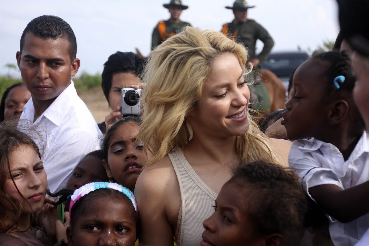 La fundación #PiesDescalzos fue creada por Shakira. Su misión es respetar el derecho que tiene cada niño a la igualdad de educación.