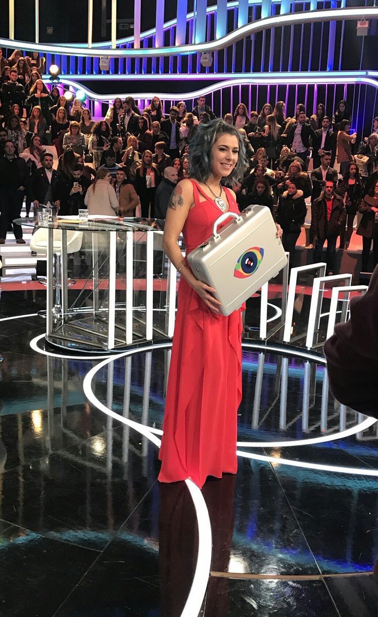 CarmencitaTV's tweet photo. RT SI VES INJUSTO QUE LA GANADORA SEA BEA. 
#AdaraGanadora https://t.co/ODuHrblq8D