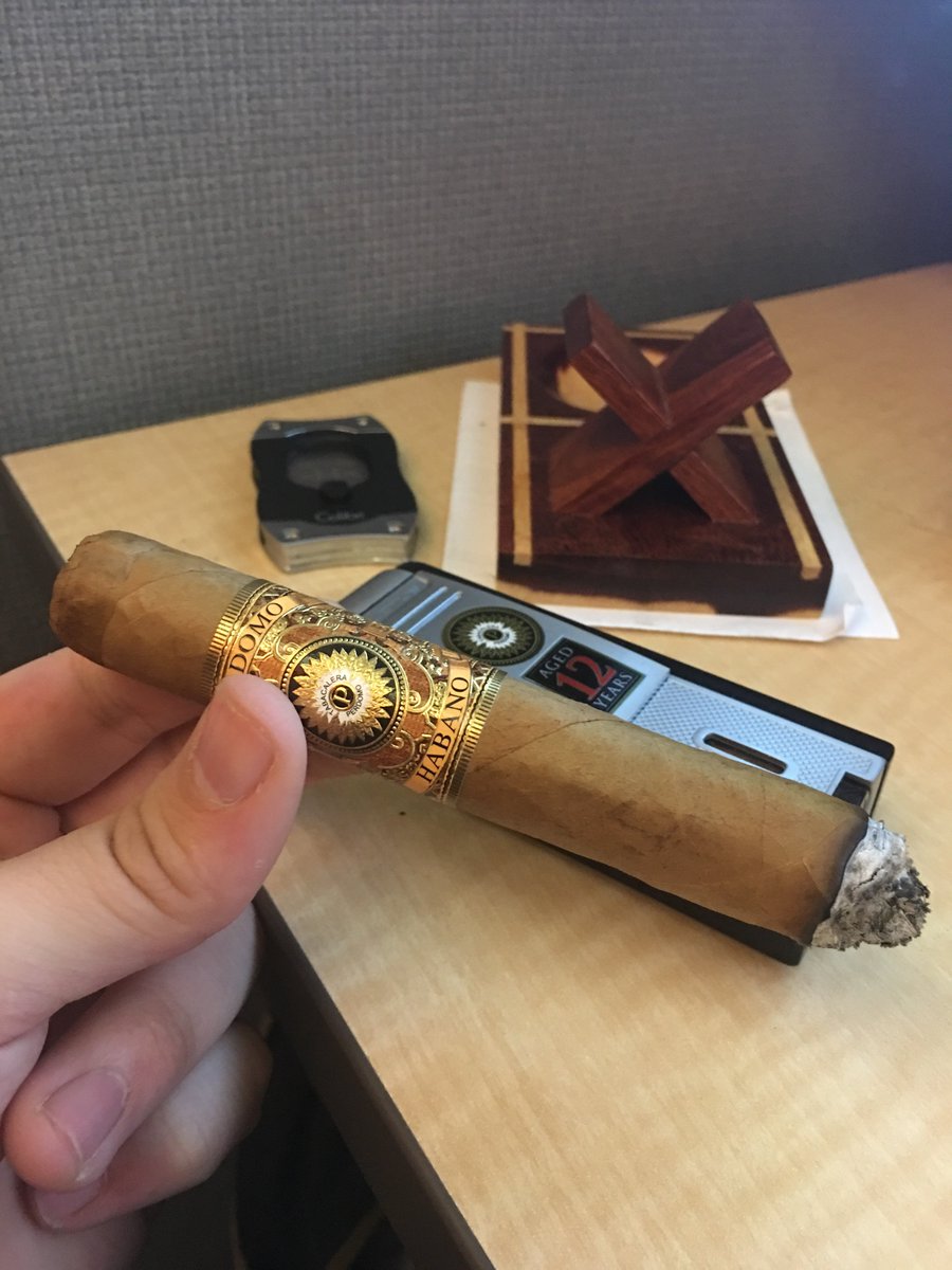Showing some love to the Perdomo Habano Connecticut. Tons of cedar and spice, super satisfying #cigars