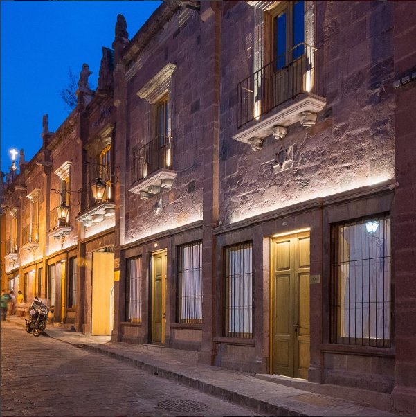 #Doce18ConceptHouse glows at night