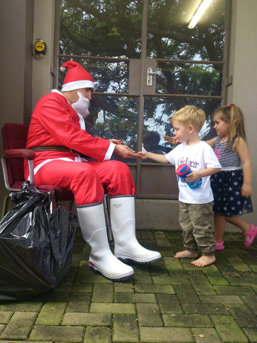 Beetleloop's tweet image. We are thoroughly enjoying some well deserved time off!Wishing all the friends &amp;amp; family a Merry Christmas! #familytime #Christmas #relaxing