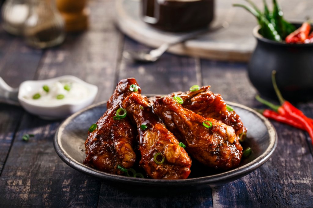 #TossinPizza are now dishing out these tantalisingly juicy &amp; spicy Sriracha Grilled Chicken Wings.

Call 8882000052 to order!

#Sponsored