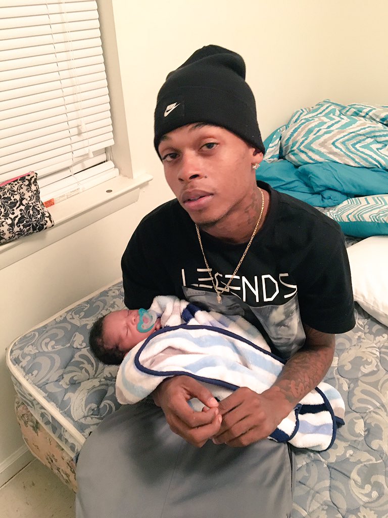 MoneybaggRod's tweet image. The best feeling in da 🌎 are my kids he love his daddy to death❤️💯