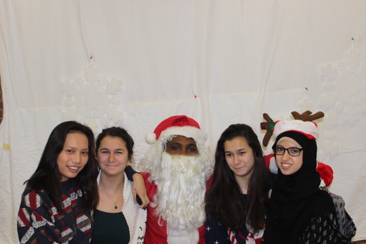 LBPStuCo's tweet photo. HEY PANTHERS💙💛💙                          Here's a sneak peak of your santa pics , dm us to get yours 🎅🏿🎅🏿❤️ https://t.co/nDP3y4drQx