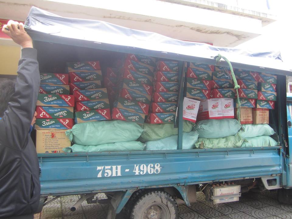 FriendsOfHue's tweet photo. #Flood relief trips in #Hue and #QuangNam. Read about our trips at https://t.co/TTXgrxK0qU https://t.co/2akaPON5nA