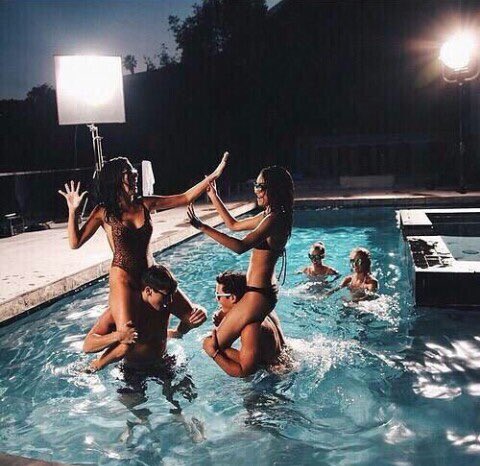 famymiddle's tweet photo. POOL PARTY!¡ https://t.co/FglaMRBhZO
