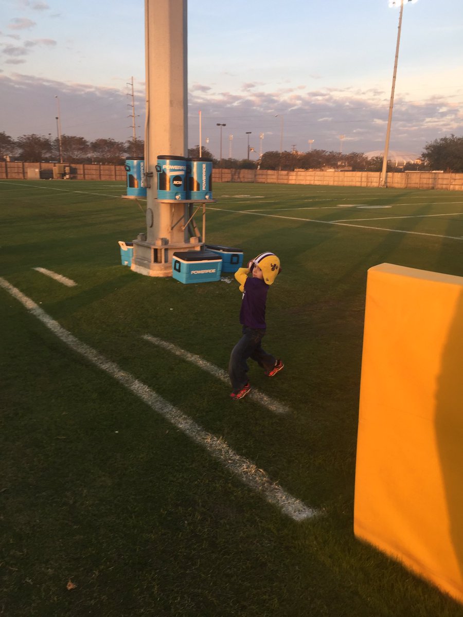 ChadLewis13's tweet photo. Hey @bferguson50 & @JGrowler thanks for interacting with my son at practice. He had a blast. #alwaysaSpecialist #workingonaccuracy https://t.co/oZ1vKevNJb