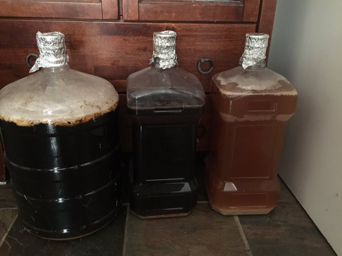 Centre one is brett and right one is cantillion dregs. Same wort and the colour difference is amazing !  Left is brett and lacto.  #sourbeer