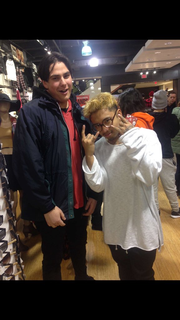 fuxkchris's tweet image. i was having a bad day till i saw martin met d pryde #yeahhhhhh #mrprizzycontest