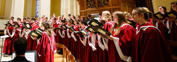 USTMusic1's tweet photo. Bon voyage, Liturgical Choir! (Perhaps viaggio sicuro is more fitting)! @StThomasCAS https://t.co/LCujj52qcu https://t.co/OOSq586ejn