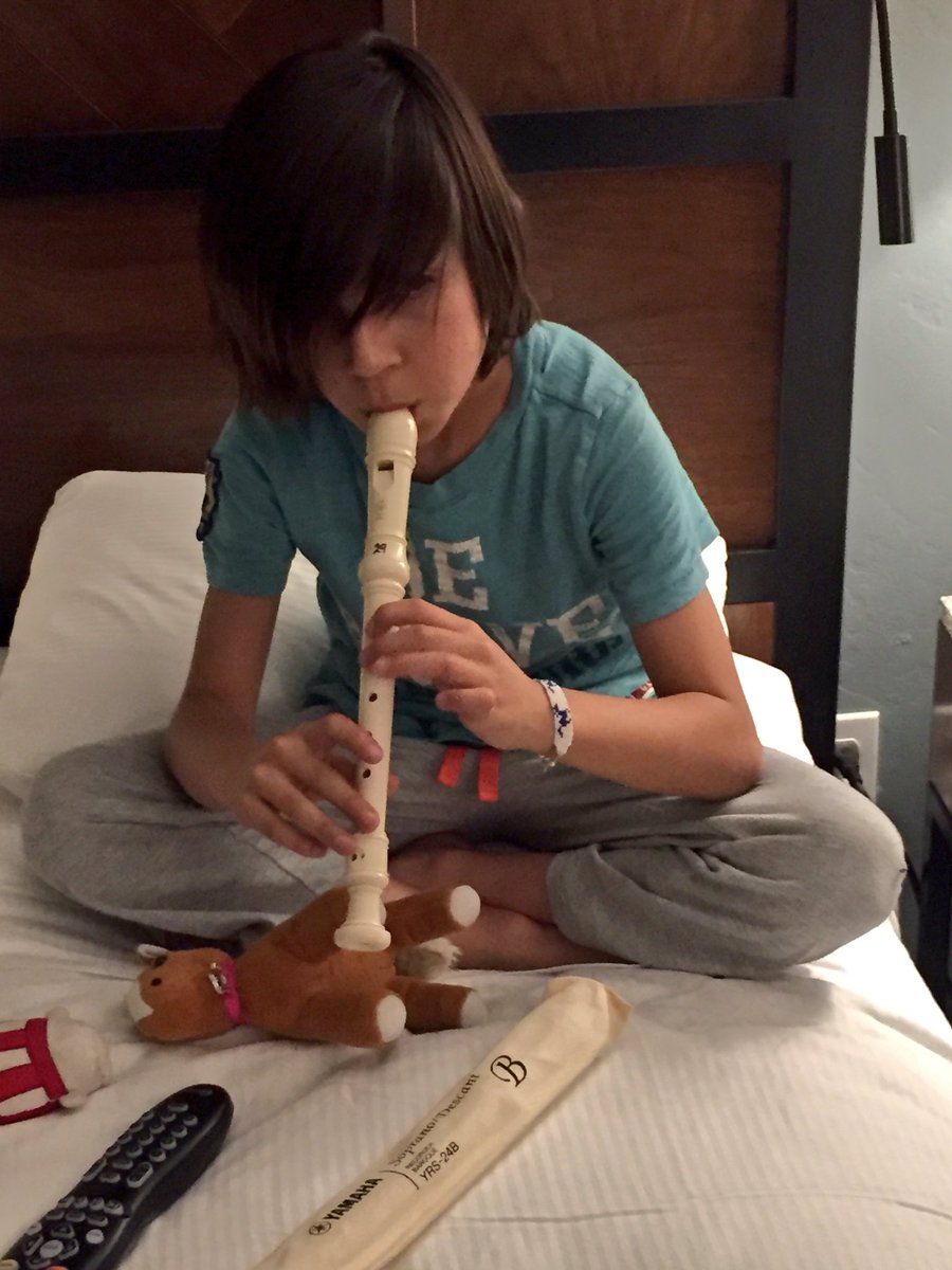 sara_camm's tweet photo. Have recorder will travel @CaffreyTeacher #hotcrossbuns #sedonavacation #aesdvapa #recorderfun #3rdgrade https://t.co/ytNMJiSmOf