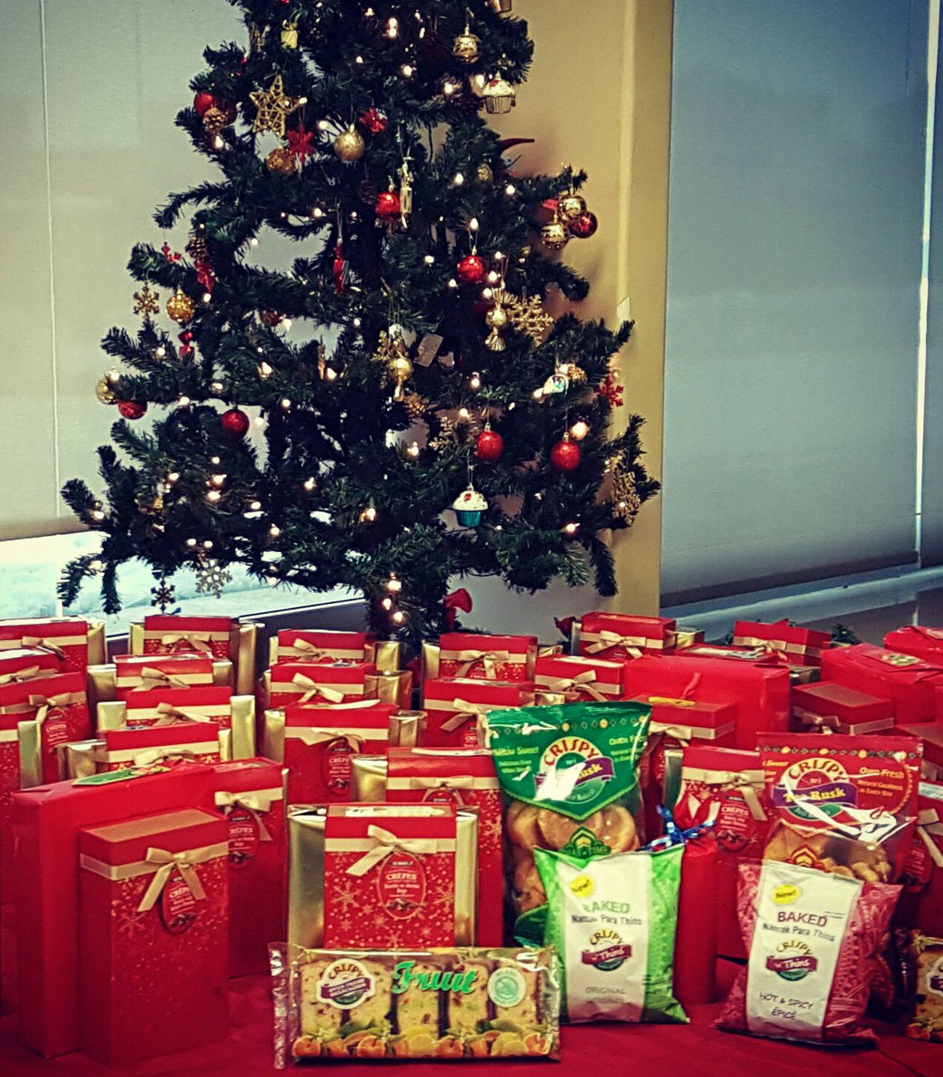 CrispyBaked's tweet photo. #merrychristmas &amp; #happyholidays from #crispyjustbaked! Stay #warm &amp; #cozy this #winter with #tea #toast, #FruitCake and #namakpara #chips https://t.co/etpctWac1R