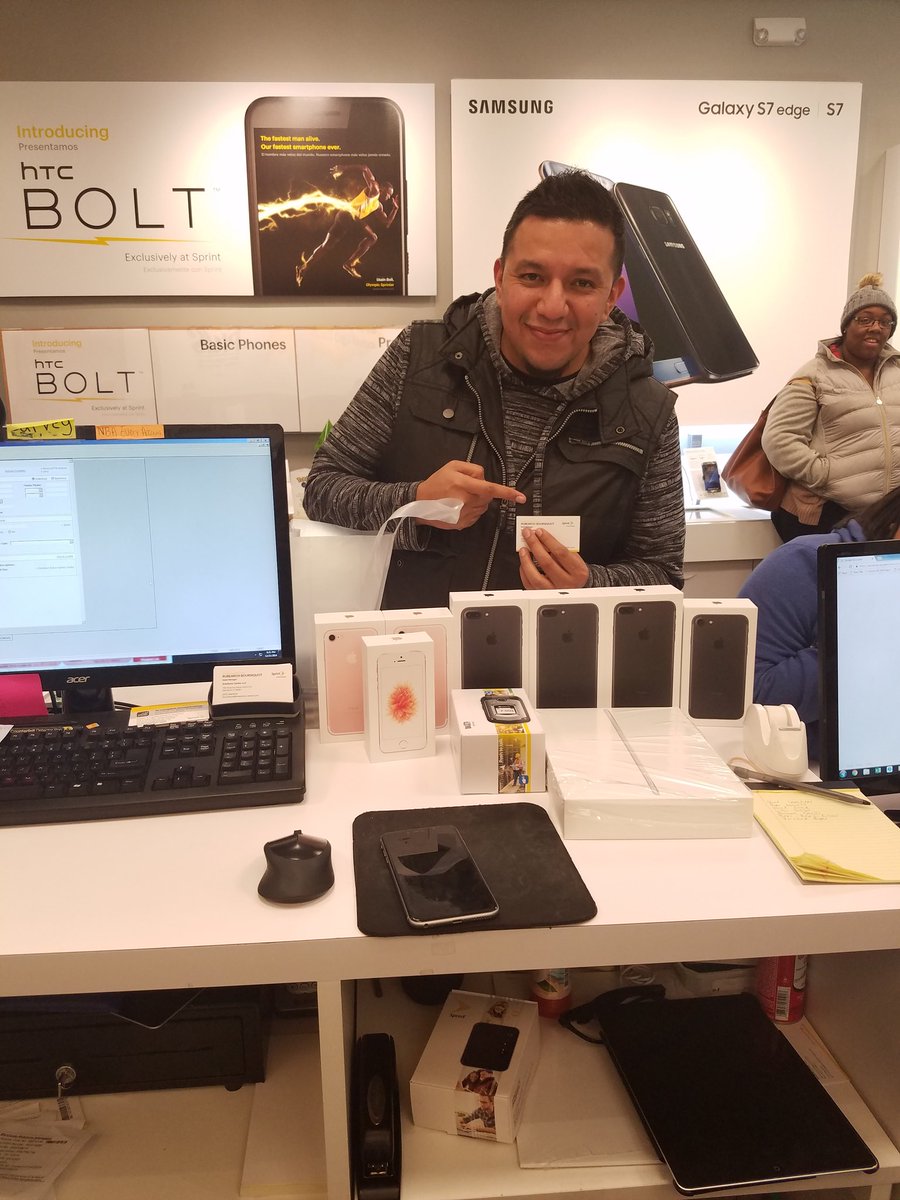 SPRNTStmfrdMall's tweet photo. Geovanny owner of Go-Latino Records ported all of his 8 lines from tmobile on Unlimited freedom and also added an IPad with unlimited data. https://t.co/7yGralYbx1