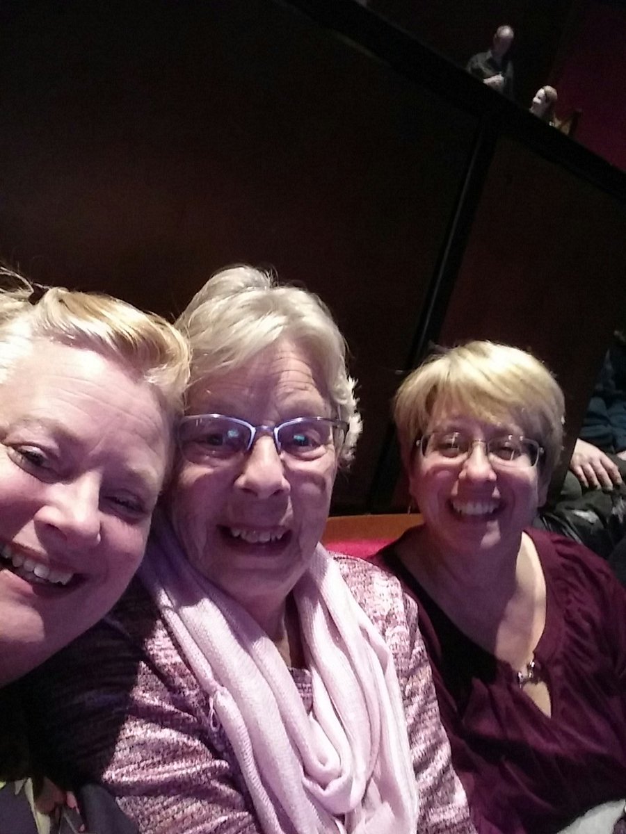 debbie_ulinder's tweet photo. At Donny and Maria https://t.co/nIZPxecLoH