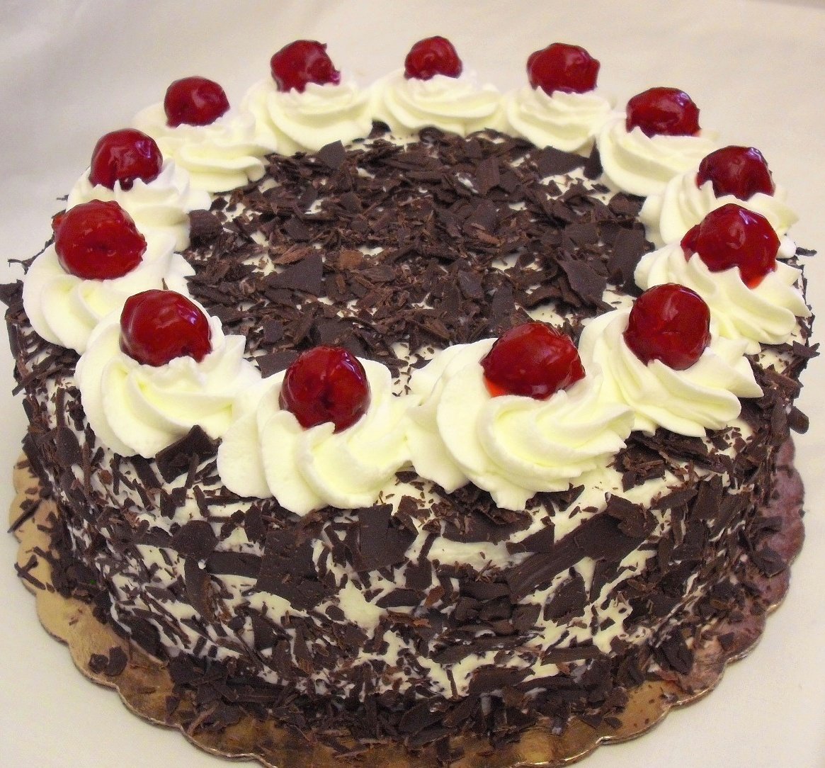 PasteleriaCL's tweet photo. #SelvaNegra (Chocolate + Crema + Cerezas) encarga la tuya online❤ https://t.co/4WXbrrMioV