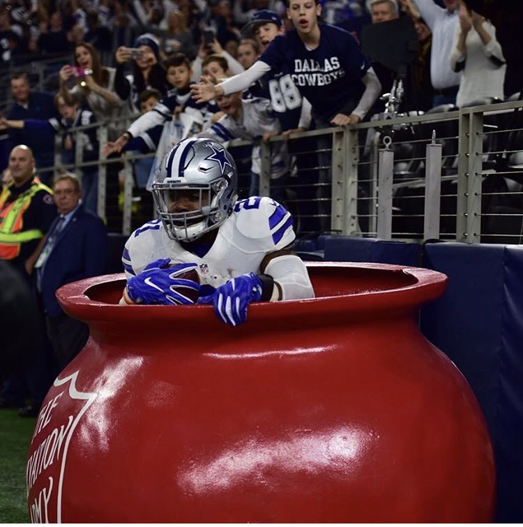 BakedandAwaked's tweet photo. #TNF https://t.co/1C6Dl4pHq0
