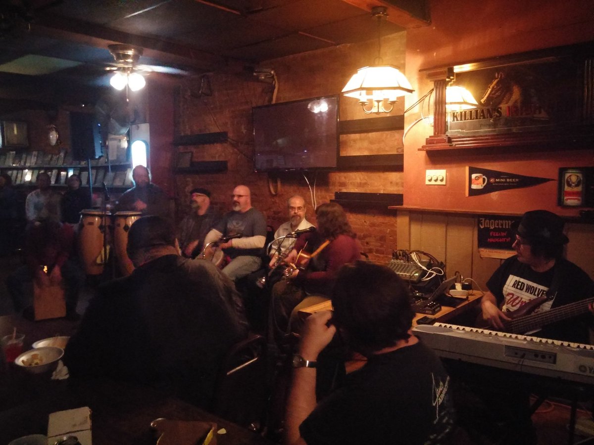 SLFoust's tweet photo. Beautiful people @estreetacoustic https://t.co/JXZPjSFXgm
