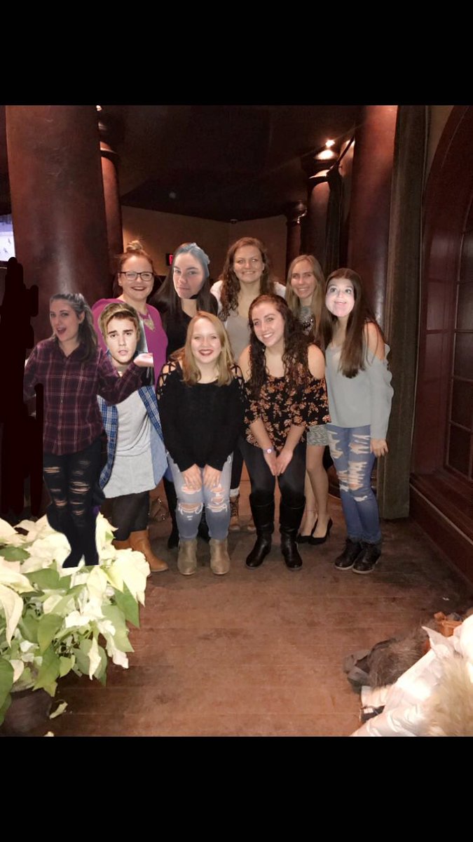 maddyjay17's tweet photo. Celebrated my bday with ALL my closest friends💘💘 @megsmulcahy https://t.co/1ONjGWF0J8