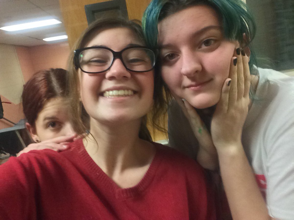 jennarh_'s tweet photo. day 357: two guest star appearances #366daysofhappy https://t.co/f40NApgNZF