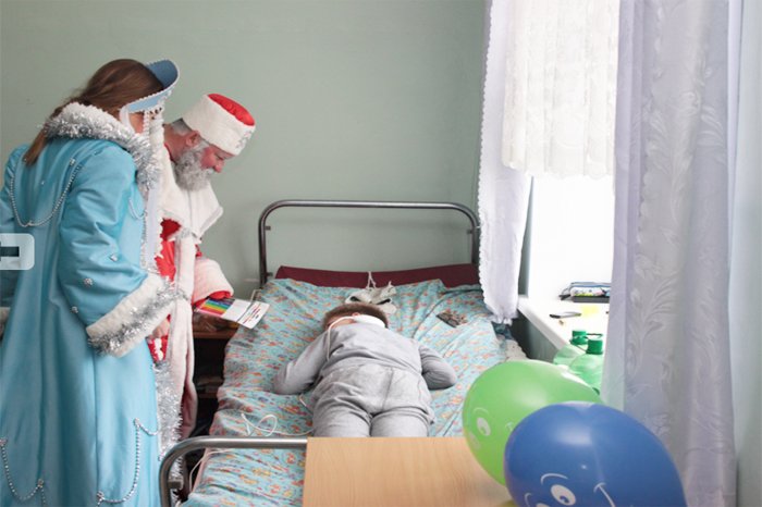 liberty963's tweet image. В Брянске детей в областной больнице поздравили Дед Мороз и Снегурочка bryansk.glavny.tv/news/44206 #Брянск #Новогоднее_чудо #доброе_дело #дети