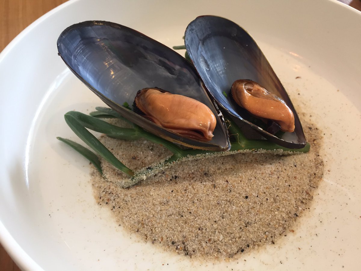 FoodOracle's tweet image. Best new discovery of 2016...Moxhe in Bronte. Delicious, fresh seafood expertly prepared!  Incredible! #sydney @goodfoodAU @GourmetTweets