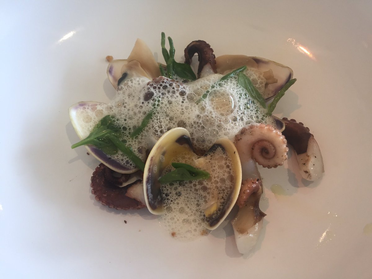 FoodOracle's tweet image. Best new discovery of 2016...Moxhe in Bronte. Delicious, fresh seafood expertly prepared!  Incredible! #sydney @goodfoodAU @GourmetTweets