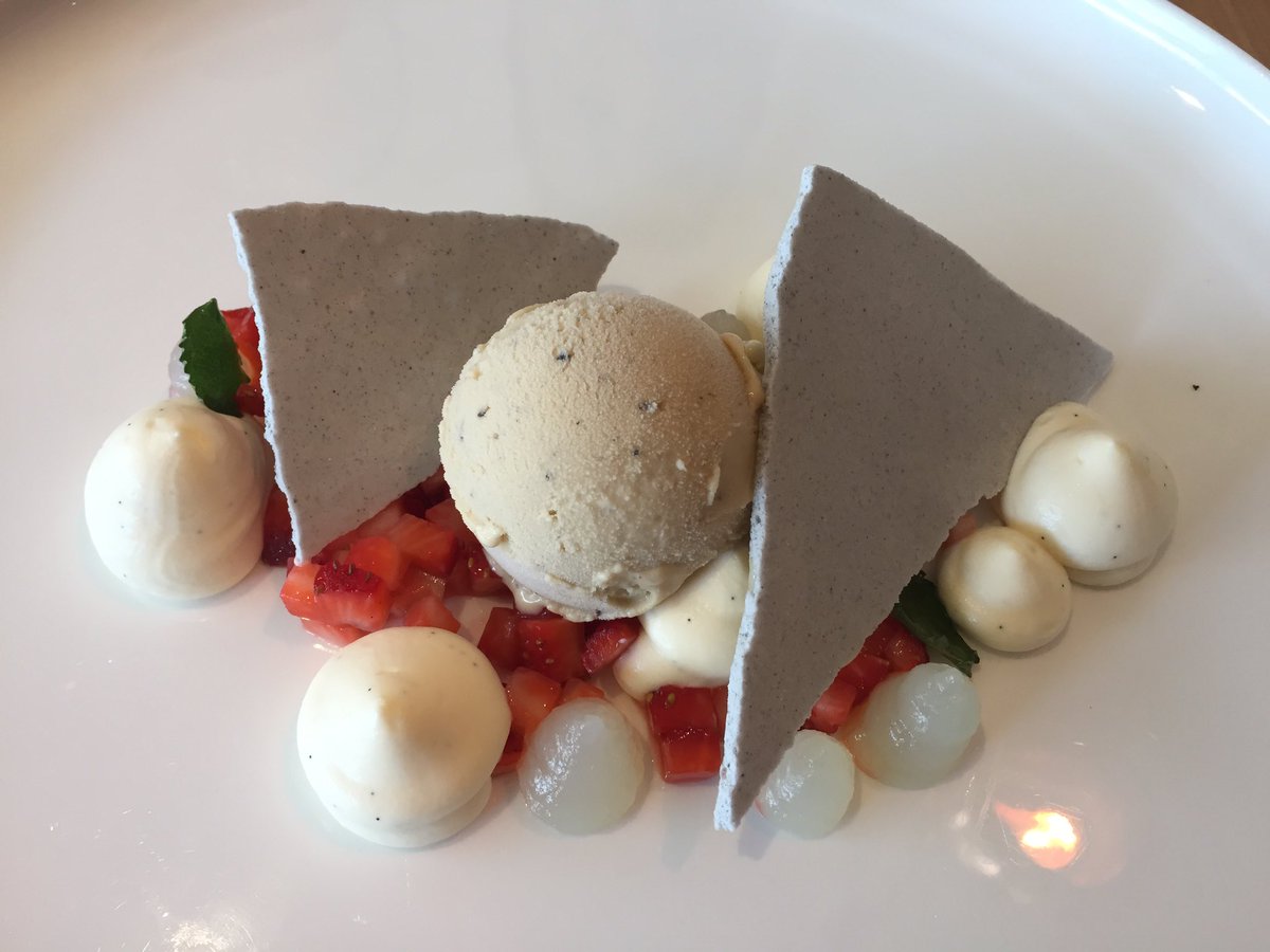 FoodOracle's tweet image. Best new discovery of 2016...Moxhe in Bronte. Delicious, fresh seafood expertly prepared!  Incredible! #sydney @goodfoodAU @GourmetTweets