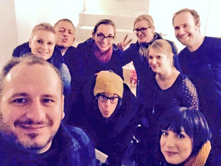 TraumRevue's tweet photo. Vorweihnachtliches Treffen mit 🎥 schauen, Glühwein, Bratäpfeln, leckeren Snacks &amp; viel Spaß!
Wir wünschen Allen eine schöne Weihnachtszeit! https://t.co/jvesgzTKY7