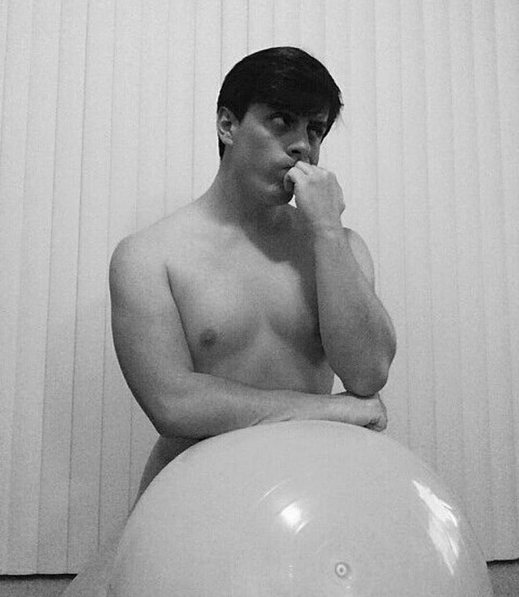 Thomas Sanders on Twitter: "#tb to the nude photoshoot that I didn't