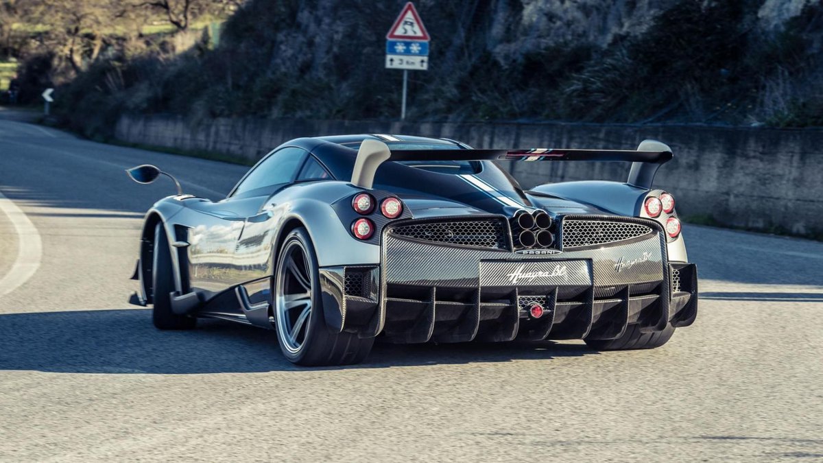One_World_Race's tweet photo. Your dream garage: unlimited budget https://t.co/GV1ESDrBXD https://t.co/KP9TFMB24P