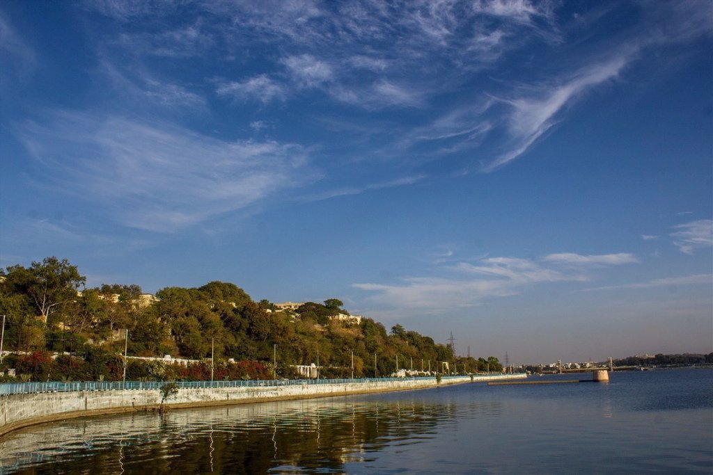 0xnftledger's tweet photo. #beautiful #clouds on #vip_road & #upper_lake #bhopal #bhopaldiaries #water #blue #sky #cl… https://t.co/ORc7vHLLus https://t.co/fa6bqF6ceO