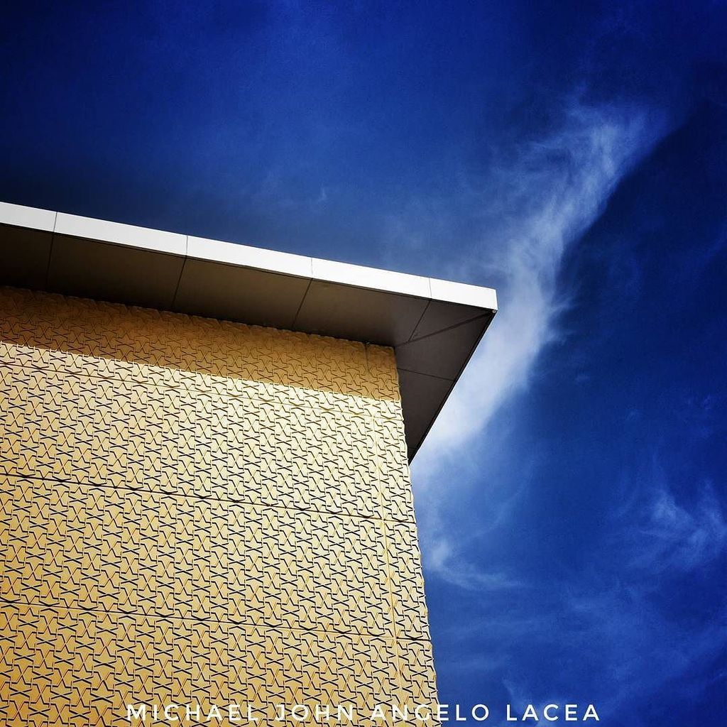 Y E L L O W &amp; B L U E .

#amazing_qatar #dohanews #qatarliving #seemydoha #wgoqatar #qatar… ift.tt/2i809zw