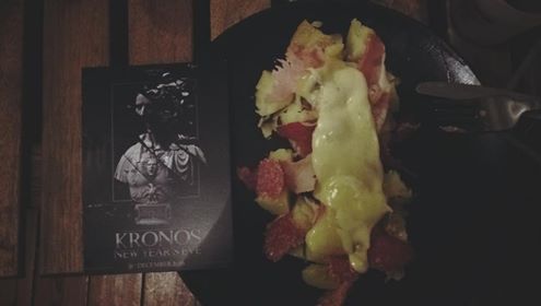 Darkpack_asso's tweet photo. Pour l'hiver, il faut seulement une RACLETTE ! #Fromage #cheese #violence #bassmusic #darkpackrules https://t.co/dmOo54TQa0