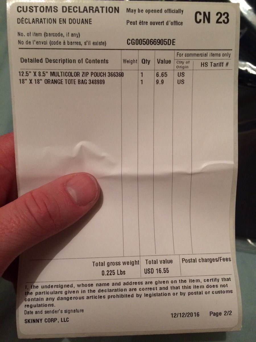 jimdahousecat's tweet photo. @threadhelp pretty disgraceful, I ordered a pencil case &amp; tote bag for a Xmas present however when the packge came its 2 random pencil cases https://t.co/Wdvo5YVj5c