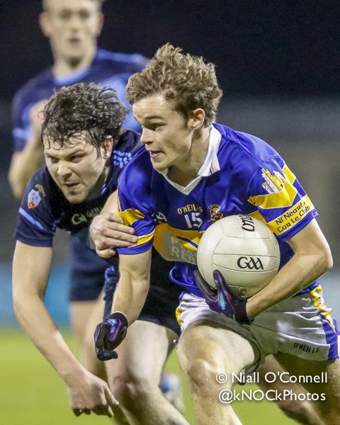 KnockPhotos's tweet photo. Photo 13/20 from my #SeasonOfEveryDay. Ball Protector.
Colin Lynch protects the ball from his Judes defender in the #DSFC2016 Semi Final. https://t.co/fMeOSXaLFJ