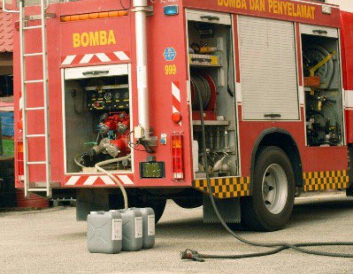 bonexargentina's tweet photo. Un obstáculo q tiene los bomberos en un siniestro de incendios es la disponibilidad de Agua! Apex water reduce 8 veces su consumo, bonex.cl https://t.co/B4bSyI0xRY