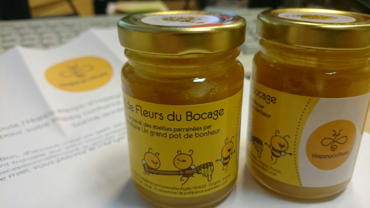 ambika's tweet photo. Les @happyculteurs prennent grand soin de nous à l'approche des fêtes ! MERCI, amis butineurs de bonheur :) #marredetousser #happyhealing https://t.co/HiD1wXW85e
