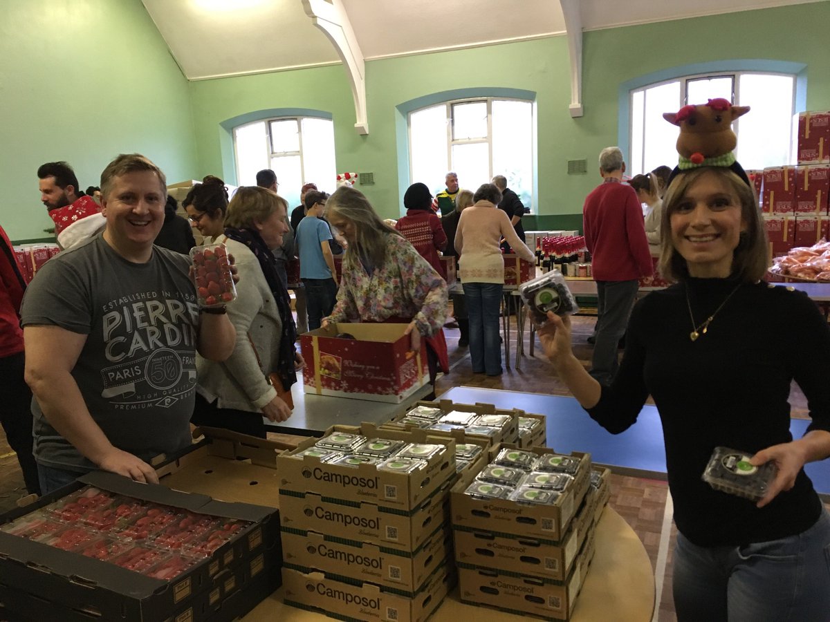 clojmerton's tweet photo. A "berry" happy Christmas to you all from #cloj2016
#everyhamperhasastory @doxadeolondon https://t.co/DijvtfRry1
