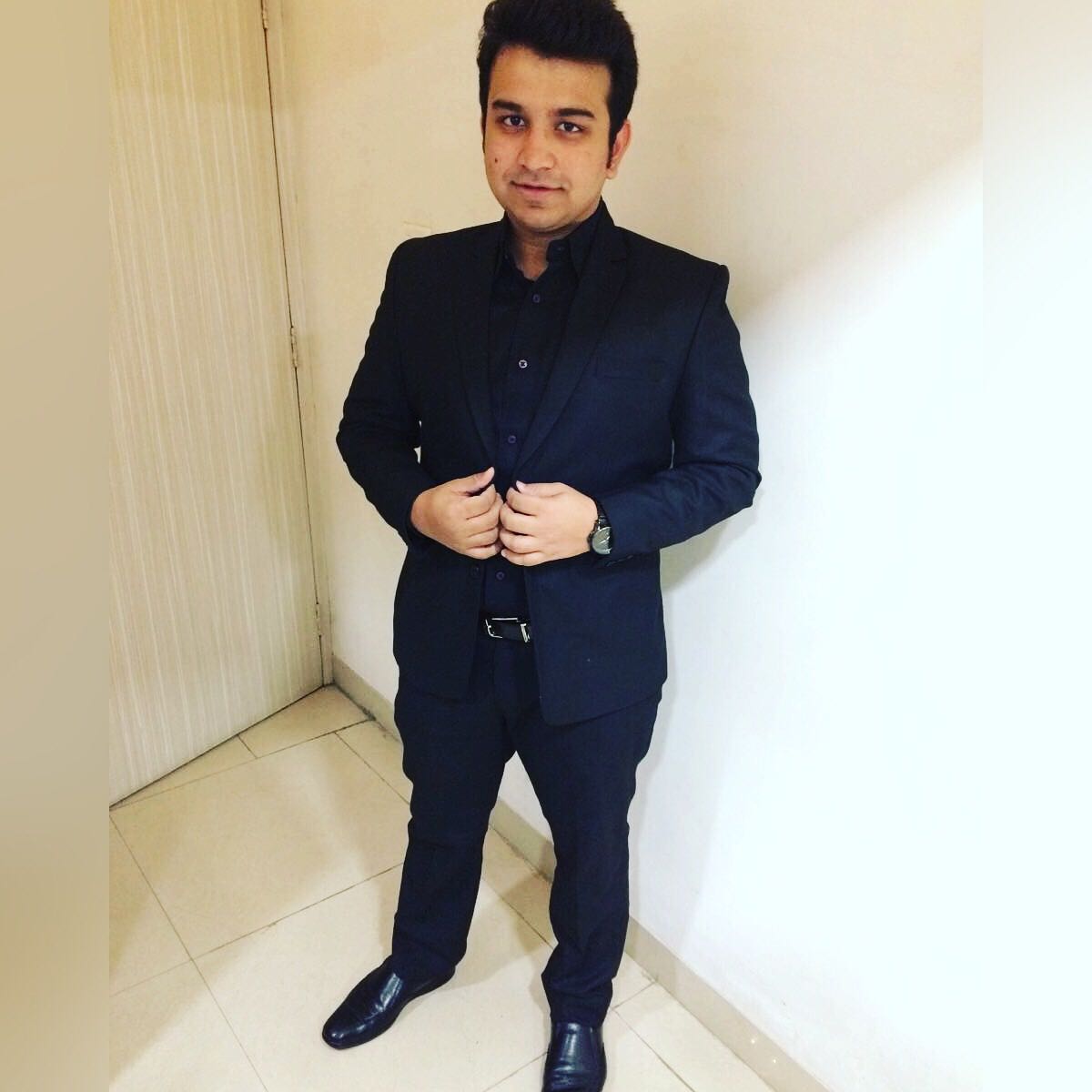 RoshanPatole's tweet photo. #suitedup #weddingseason https://t.co/FvxniIO9MQ