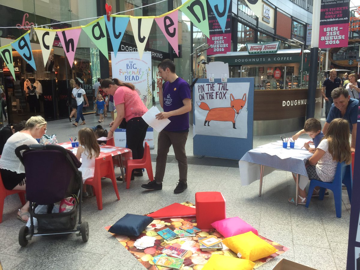 hull_libraries's tweet photo. Fantastic #BigFriendlyRead launch weekend thanks @Broccolilyuk & @Ststephenshull #2016Review https://t.co/tF2GetaS3q