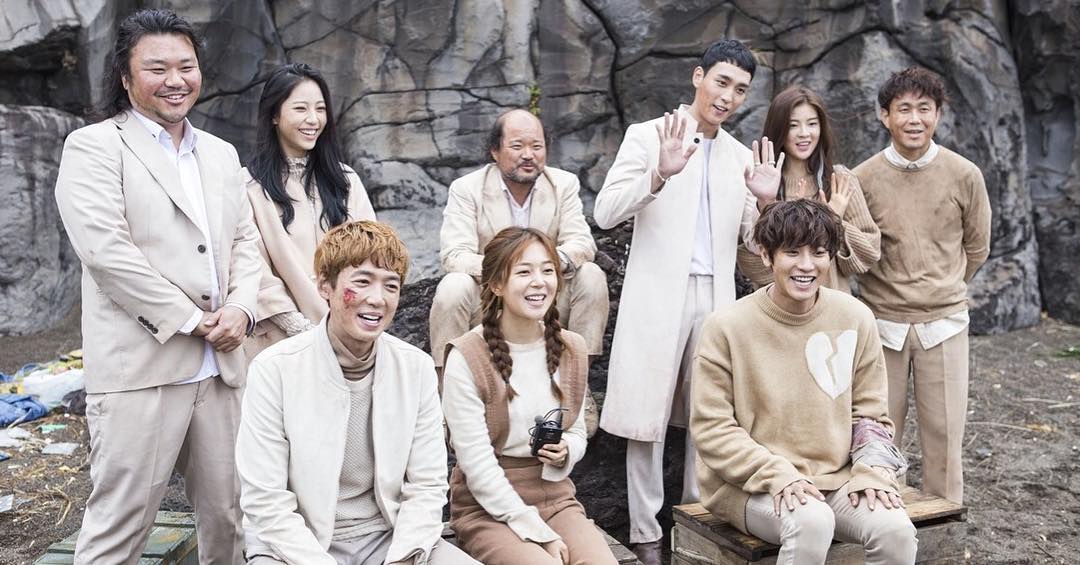 C0W9guWUAAAPlSO.jpg:large