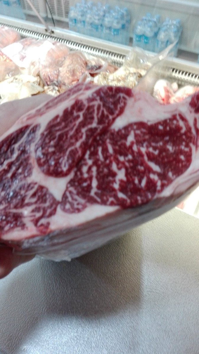 PacoMuoz18's tweet photo. @CoinFusion qué pena que el olor no se pueda fotografiar,huele a jamón de bellota Sánchez Romero https://t.co/i0qcWQda5g
