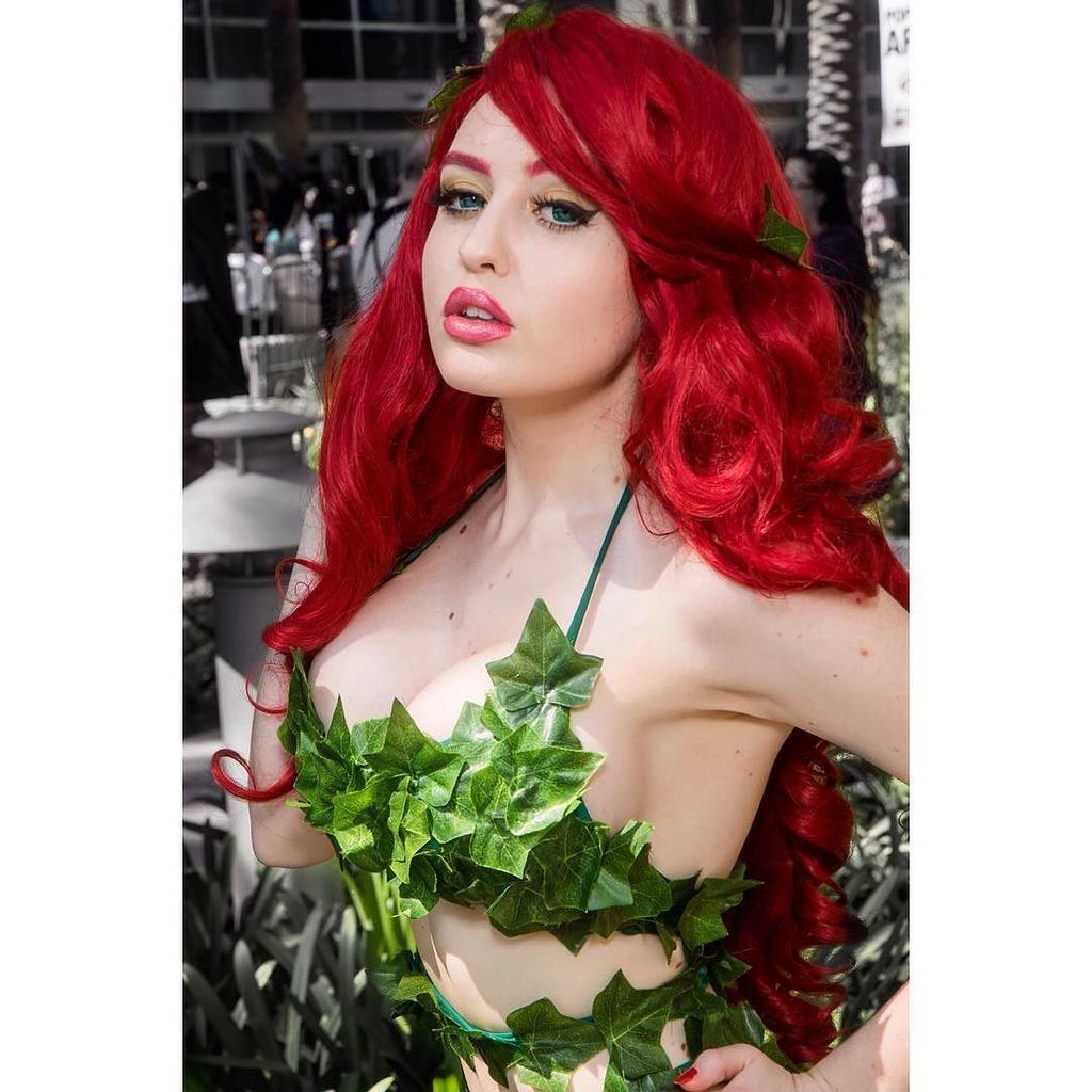 ICatchLight's tweet photo. #tbt @suprmaryface as a dazzling #poisonivy at #wondercon2015! #cosplaygirl #cosplayer #co… https://t.co/N7PUDvWRLD https://t.co/obeuzrizs2