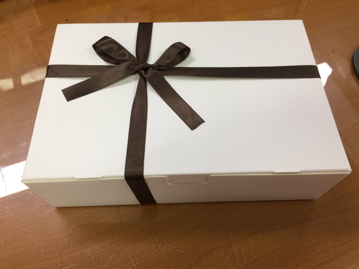 #성남시 크리스마스를 맞아 #자치행정과에 선물이 도착했습니다~!  항상 직원들을 생각해주시는 자치행정과의 멋진 산타❤️ 신경천과장님~~! 감사합니당😍😍 모두모두 merry christmas❤️