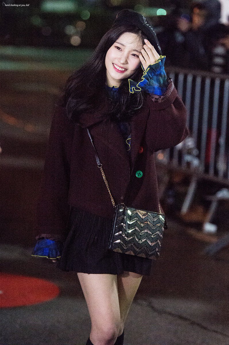 hlayk1201's tweet photo. 161223 뮤직뱅크 출근길 채연이 #정채연 
손 괜찮니ㅠㅠ 아프지마ㅠㅠ채연아 그 와중에 너무 이쁘고 진짜,, https://t.co/AzqAwNqdNN