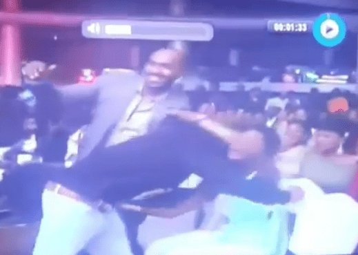 naijafresh's tweet photo. Watch The embarrassing moment Wizkid snubbed Eva Alordiah’s fiance at Headies award https://t.co/PVW4F9wCw5 https://t.co/oVY6QaBRqN